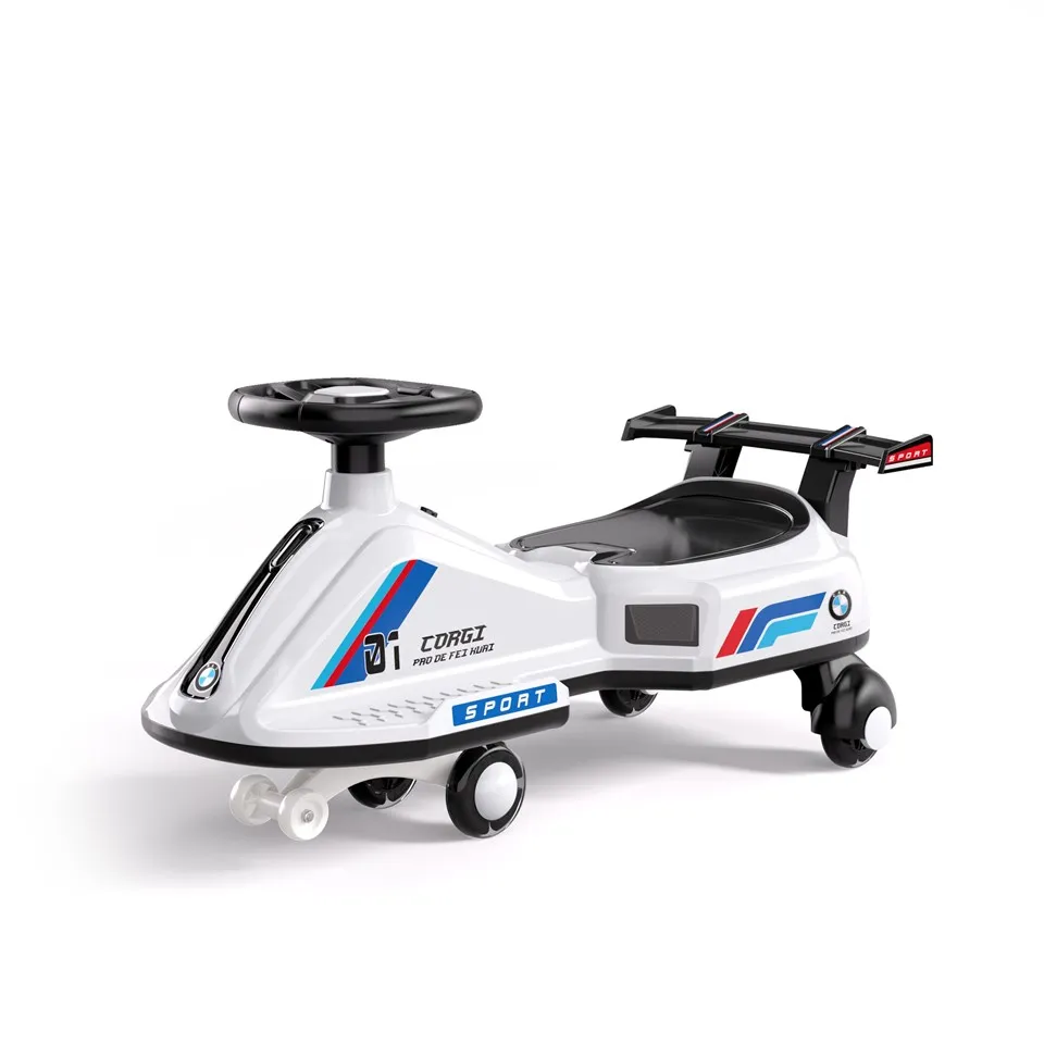 Ngọ nguậy đi xe trên đồ chơi