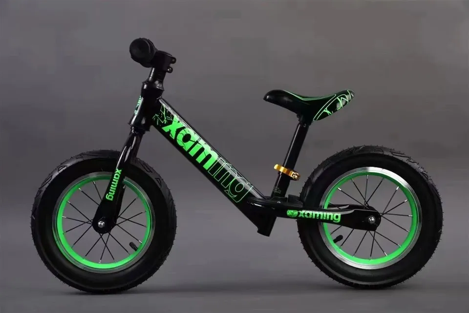 Xe đạp không có bàn đạp